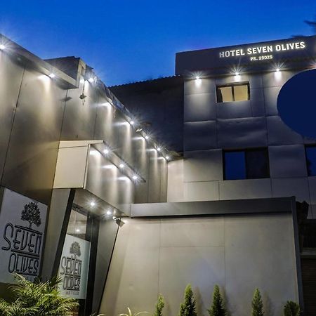 Treebo Trip Seven Olives Andheri Мумбай Екстериор снимка
