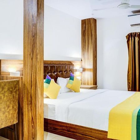 Treebo Trip Seven Olives Andheri Мумбай Екстериор снимка