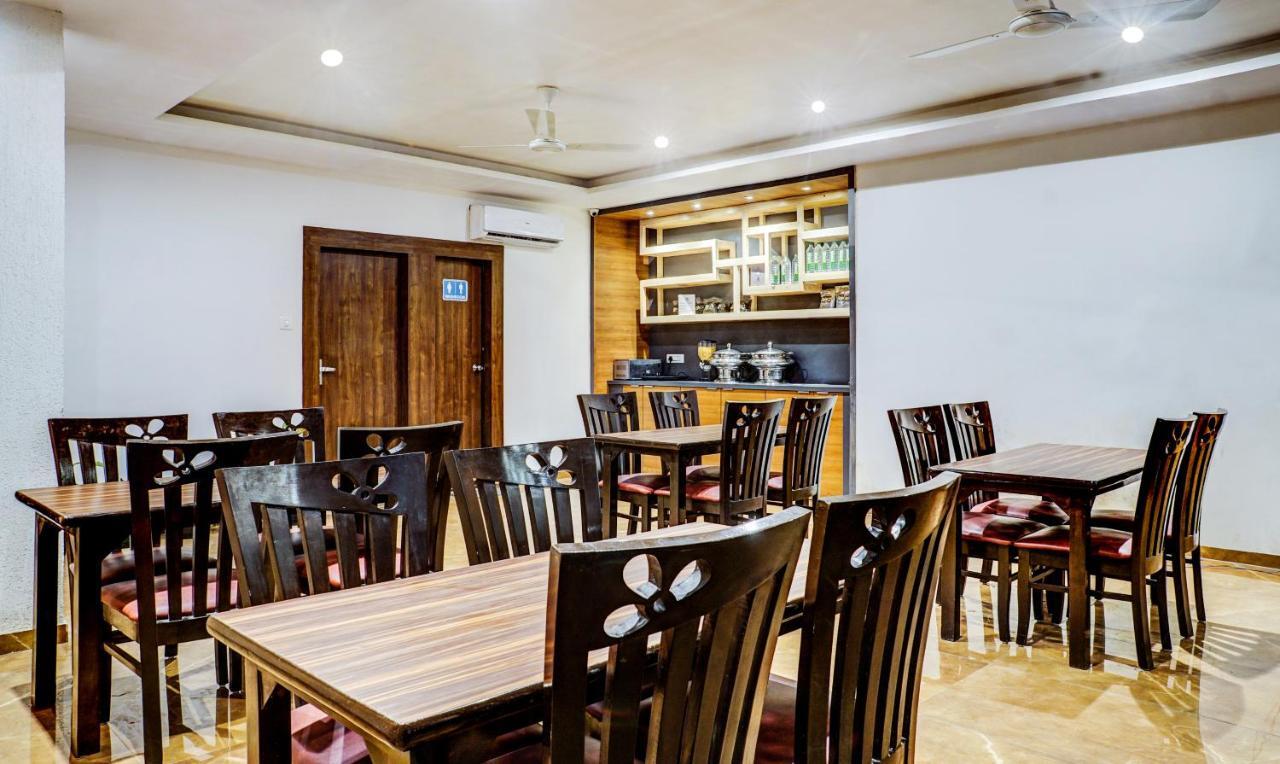 Treebo Trip Seven Olives Andheri Мумбай Екстериор снимка