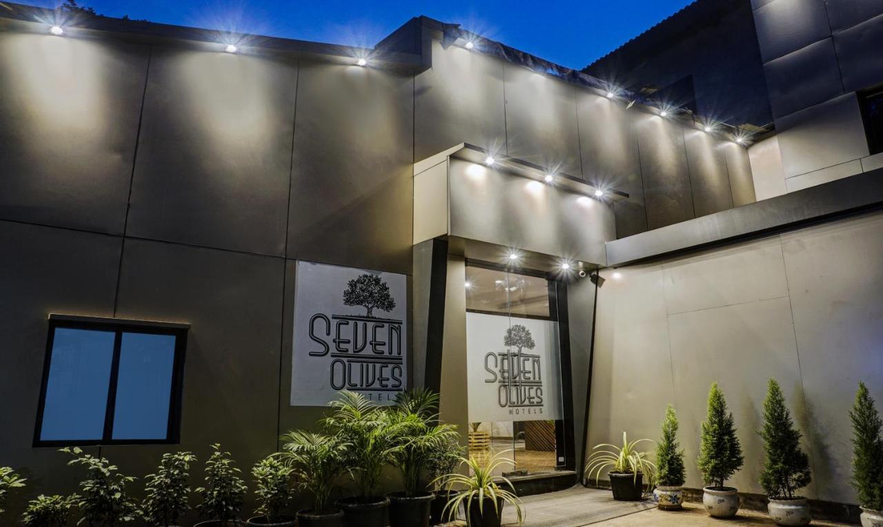 Treebo Trip Seven Olives Andheri Мумбай Екстериор снимка