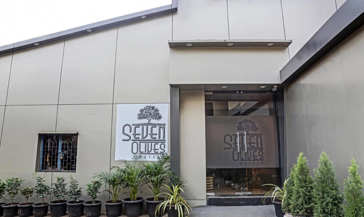 Treebo Trip Seven Olives Andheri Мумбай Екстериор снимка