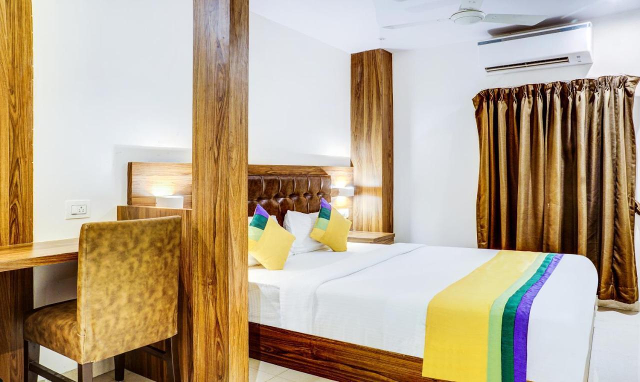 Treebo Trip Seven Olives Andheri Мумбай Екстериор снимка