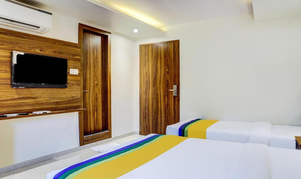 Treebo Trip Seven Olives Andheri Мумбай Екстериор снимка