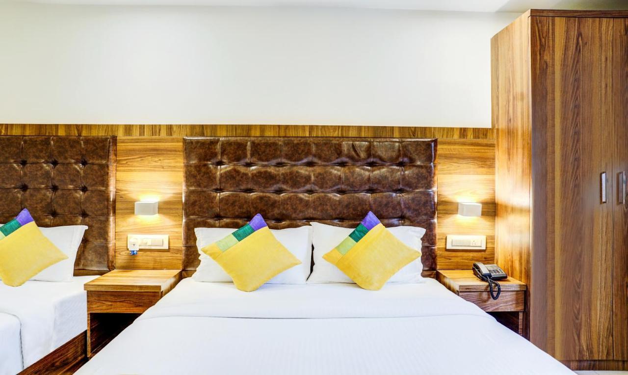 Treebo Trip Seven Olives Andheri Мумбай Екстериор снимка